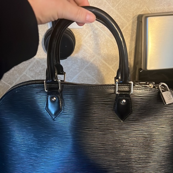 COPY - Alma Pm Epi Noir black leather Louis Vuitton tote - Picture 8 of 15